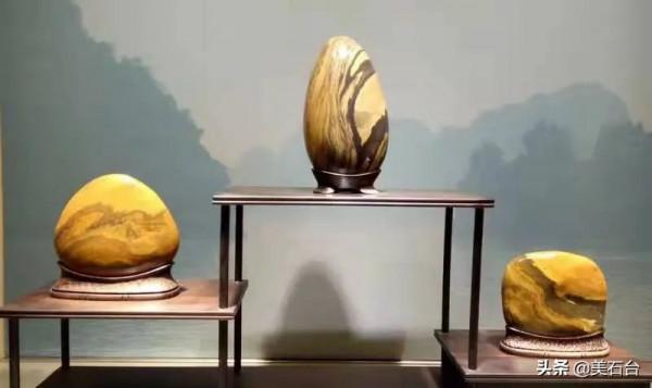 2018年,4塊小石頭湊成春夏秋冬,再加一隻鳥賣了73萬元 2018年,4塊小石頭湊成春夏秋冬,再加一隻鳥賣了73萬元