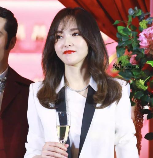 唐嫣胖了上熱搜，臉腫得像120斤，還是90斤的腿