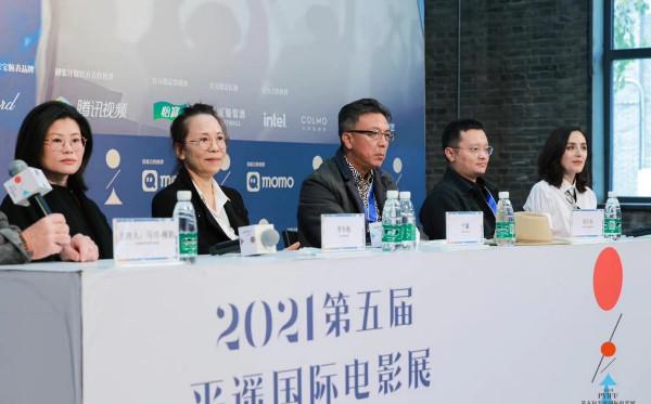 劉燁外國妻子成電影展大贏家!走紅毯成主角,穿一身Dior美到開掛 劉燁外國妻子成電影展大贏家!走紅毯成主角,穿一身Dior美到開掛