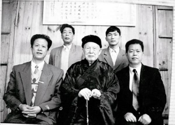 1986年,開國少將到福建視察,專程拜訪一和尚:老首長,我想你啊 1986年,開國少將到福建視察,專程拜訪一和尚:老首長,我想你啊