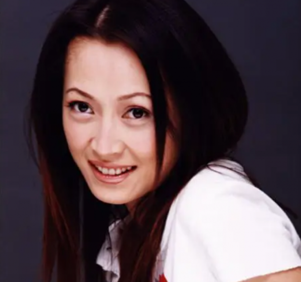 《甘十九妹》女主楊潞近況,移居國外生活滋潤,16歲兒子身材挺拔 《甘十九妹》女主楊潞近況,移居國外生活滋潤,16歲兒子身材挺拔