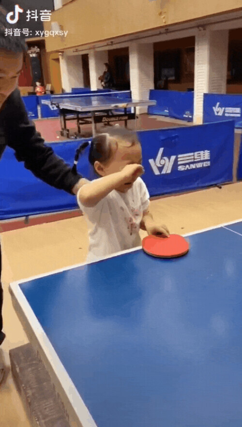 5歲萌娃乒乓球“指哪打哪”,長大想得第一名 5歲萌娃乒乓球“指哪打哪”,長大想得第一名