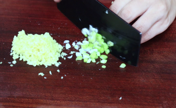 早餐想吃包子，教你懶人做法，10分鐘搞定，比豬肉香，關鍵還低脂