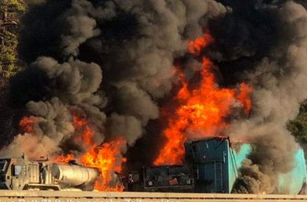 德新社:德國卡車撞上美軍車隊致多人受傷 官方稱純屬意外 德新社:德國卡車撞上美軍車隊致多人受傷 官方稱純屬意外