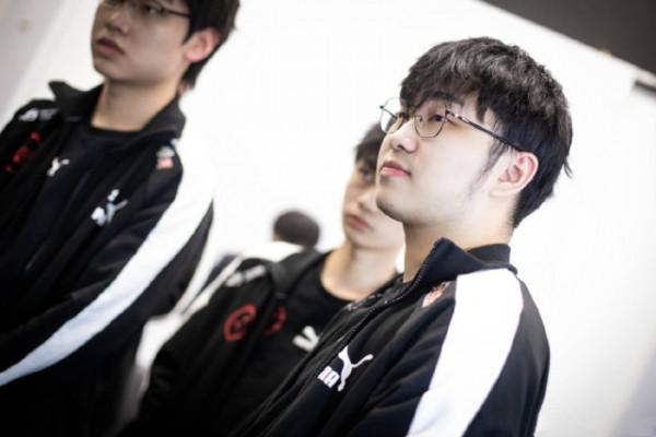 24日kpl首發，貓狗大戰時隔249天再次開打，不約而同都成了輔助