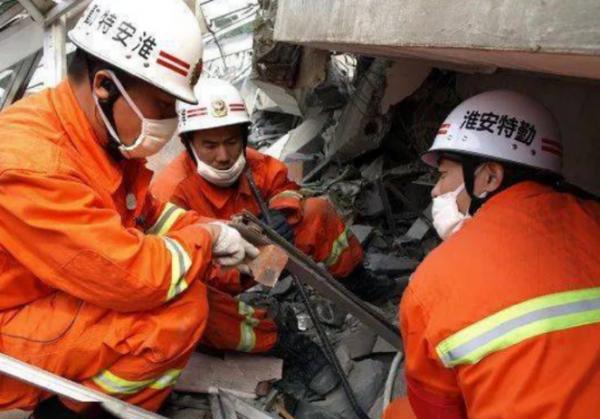 汶川地震時，那位救了丈夫、卻丟了雙腿的李應霞，如今怎麼樣了？