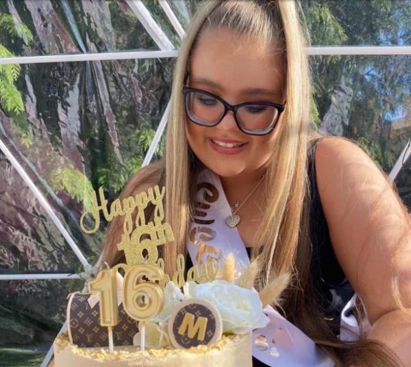 英國名媛秀女兒翻車！遺傳失敗，胖成布丁