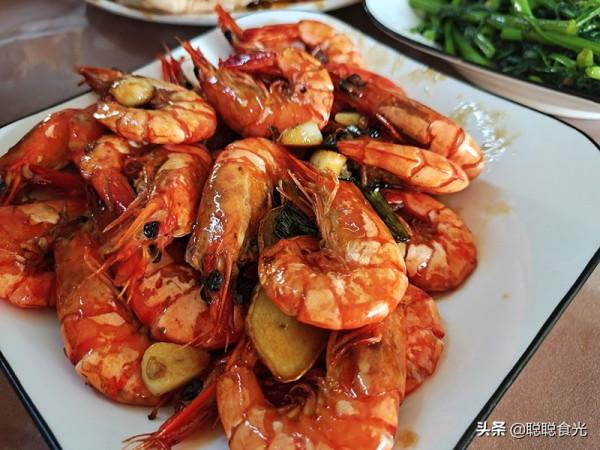 中秋團圓飯，花200元做了12道菜，紅紅火火，全家都誇有檔次