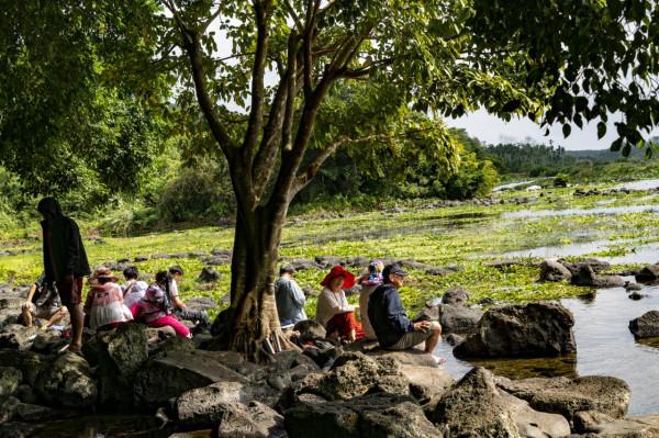 海南：在久溫塘冷泉體驗&OpenCurlyDoubleQuote;小魚按摩&rdquo;