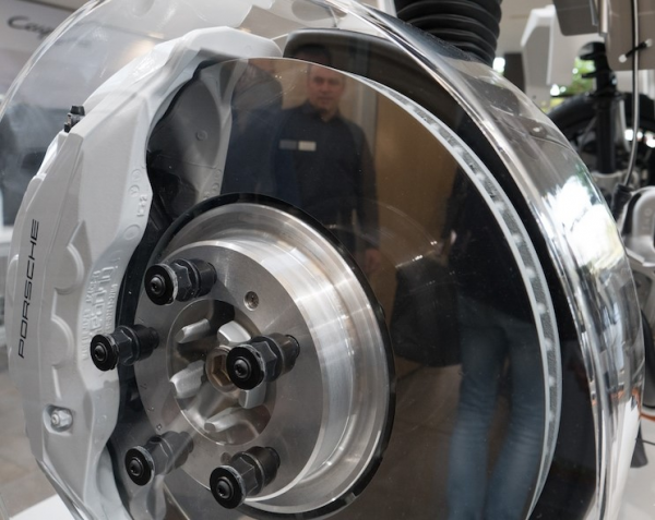 開完 Mach-E 的我,卻寫了個剎車科普 開完 Mach-E 的我,卻寫了個剎車科普