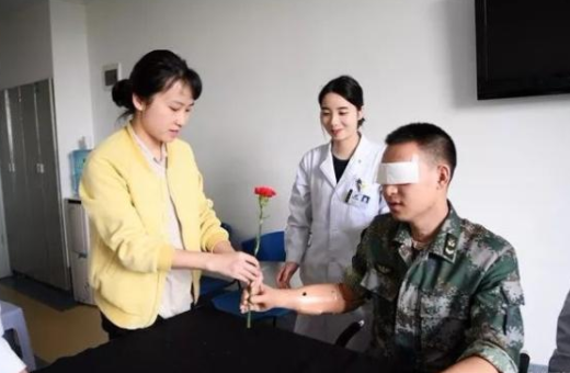 排雷英雄杜富平，和平年代立下一等功，如今政府贍養他終生