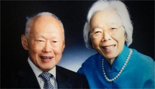 從同學到夫妻,他們偷偷結婚相伴63年,葬禮上李光耀兩次吻別愛妻 從同學到夫妻,他們偷偷結婚相伴63年,葬禮上李光耀兩次吻別愛妻