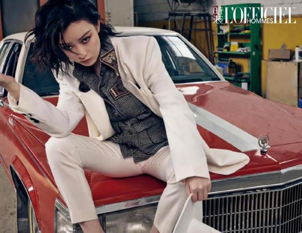 倪妮驚喜登封時裝男士100週年封面人物 煙燻妝造型別有一番韻味