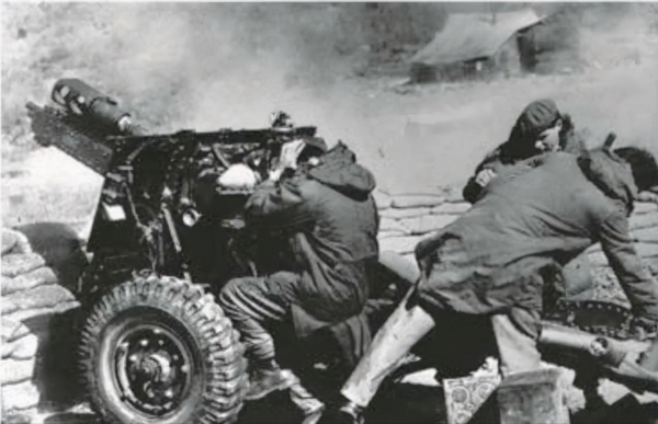 這位志願軍孤身一人突圍，還消滅了64個敵人，周總理親自敬酒