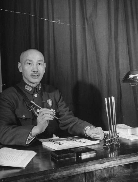 1955年衛立煌回到大陸,毛主席為何親自宴請?最後官至副國級 1955年衛立煌回到大陸,毛主席為何親自宴請?最後官至副國級