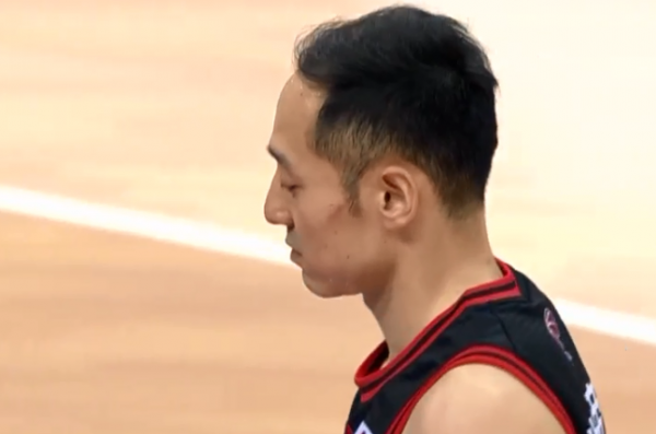 CBA賽場爆發大規模衝突!場上10人亂作一團,一人被驅逐2人違體 CBA賽場爆發大規模衝突!場上10人亂作一團,一人被驅逐2人違體