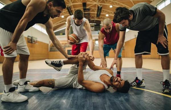 膝蓋同是籃球傷！兄弟結伴手術重建韌帶