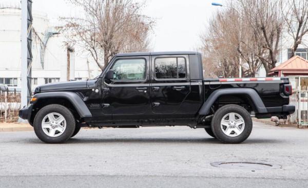 牧馬人“皮卡版”JEEP“角鬥士”將引入國內 動力或換裝2.0T 牧馬人“皮卡版”JEEP“角鬥士”將引入國內 動力或換裝2.0T