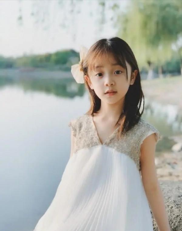 《完美伴侶》裡高圓圓的女兒好可愛呀，這些角色竟也是她演的