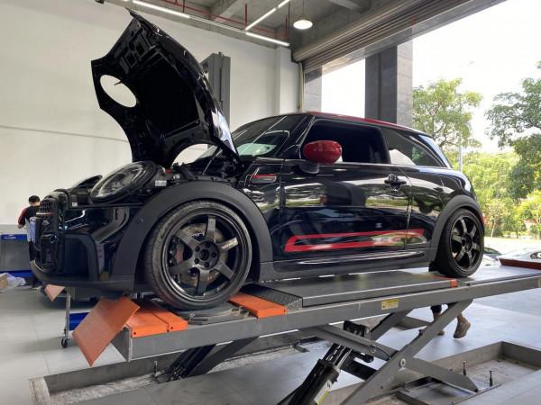 硬核直男!MINI JCW雙車升級INSPEED TR6競技剎車 硬核直男!MINI JCW雙車升級INSPEED TR6競技剎車