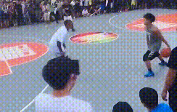 看完小托馬斯NBA選秀時的體測資料，校隊中鋒真能背打他嗎？