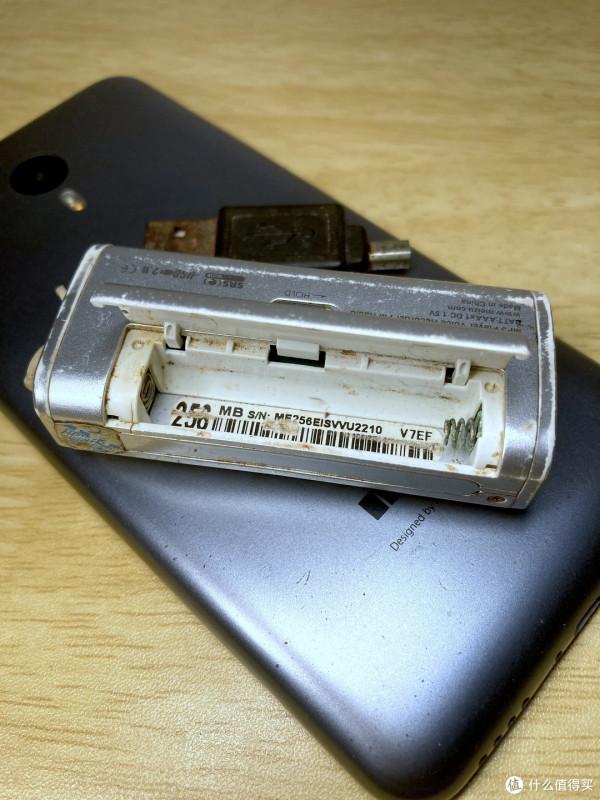 時隔16年翻出魅族早期的產品魅族ME mp3:好一波回憶殺 時隔16年翻出魅族早期的產品魅族ME mp3:好一波回憶殺