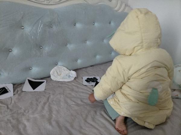 寶寶竟然在吃這種香蕉，太可愛了