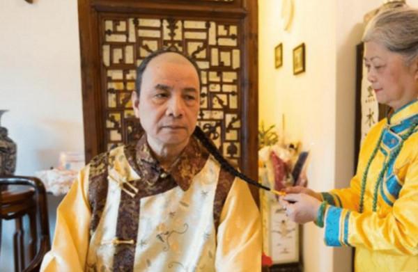 自稱多爾袞十世孫的州迪，為保血統純正不娶漢女，向國家索要故宮