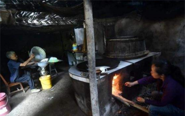 貴州一家五代人隱居山洞100年,給錢也不搬,如今已裝網路和家電 貴州一家五代人隱居山洞100年,給錢也不搬,如今已裝網路和家電