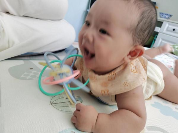 玩具一大堆，但寶寶不愛玩？三招讓你輕鬆應對孩子的“喜新厭舊”