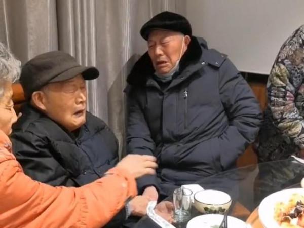 兄弟鬧矛盾幾年不聯絡，再見時情真意切痛哭不已，他們都想念對方