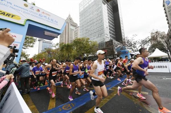 體壇聯播｜NBA新冠隔離期縮減至6天，阿曼國腳心臟病猝死