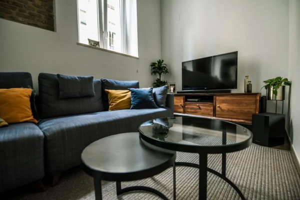 他買下舊廠房，朋友卻沒一個看好，完工逆襲90平復式樓人見人誇