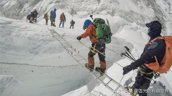 珠穆朗瑪峰的登山向導夏爾巴人，為了養家餬口，不惜拿生命做賭注
