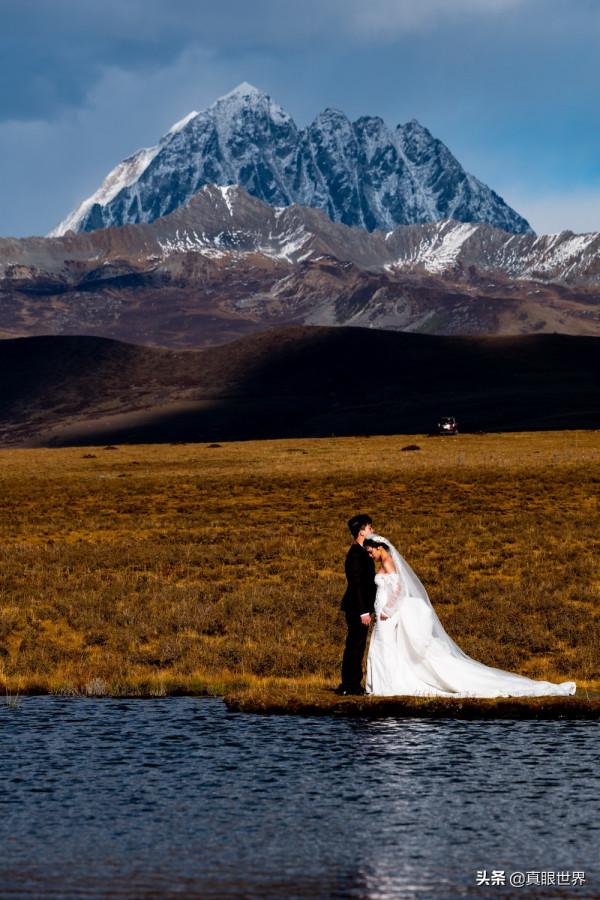 今年的川西雪,比往年來得更早一些。在追逐彩林時,再多行一程 今年的川西雪,比往年來得更早一些。在追逐彩林時,再多行一程