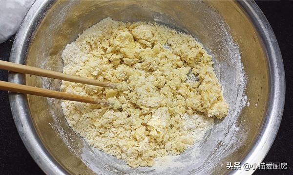 過年少不了的小零食&OpenCurlyDoubleQuote;香酥芝麻條&rdquo;，香酥香酥可口，孩子喜歡