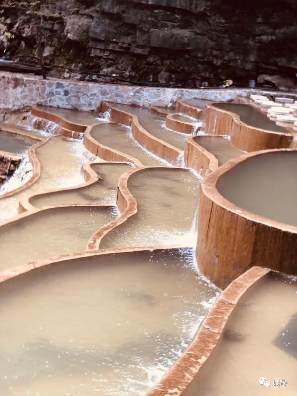 鳳凰歡樂谷的聯想