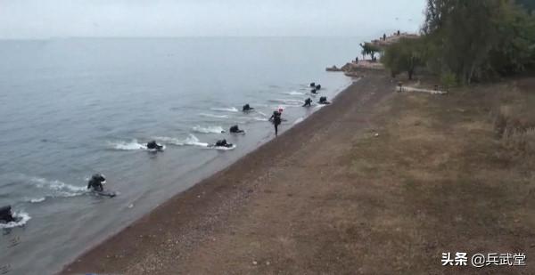 國產單兵水上助推器亮相？特種兵可用於登陸戰，比摩托艇更加隱蔽