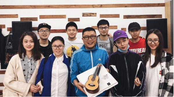 憑“兩隻蝴蝶”爆紅，如今“銷聲匿跡”，龐龍是資本的犧牲品嗎？