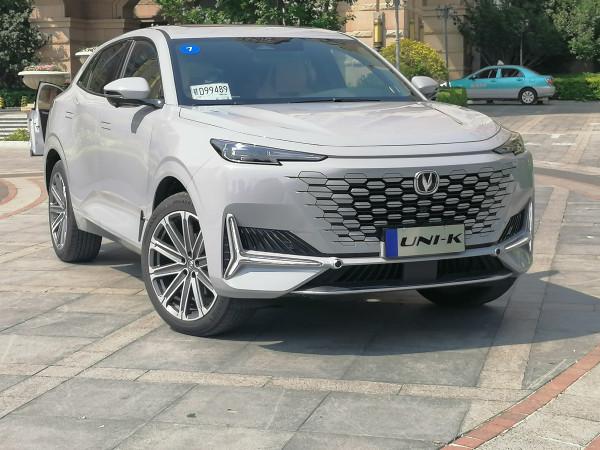 試駕長安UNI-K全輪驅動尊貴型 面子給足裡子夠硬 試駕長安UNI-K全輪驅動尊貴型 面子給足裡子夠硬