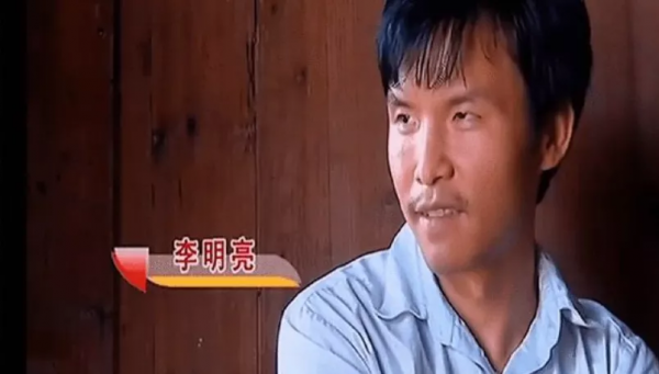 又一位“太子媽”火了！她的孩子，8歲還不會穿衣服