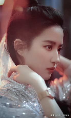 小眼睛塌鼻樑笑露牙齦,五官不端正卻依舊迷人的明星,只服這5位 小眼睛塌鼻樑笑露牙齦,五官不端正卻依舊迷人的明星,只服這5位