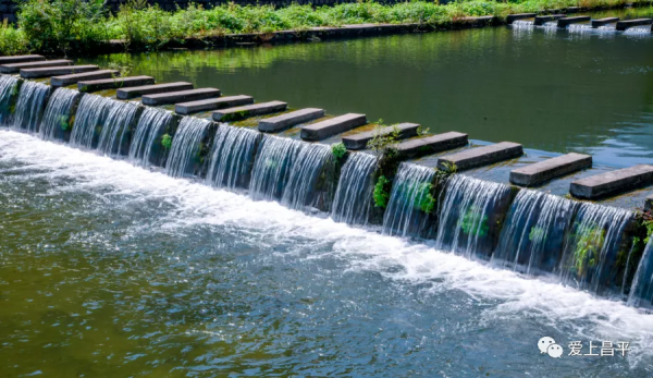北京有個風景秀美的村莊,溪流疊水,野花遍地,現在去正好 北京有個風景秀美的村莊,溪流疊水,野花遍地,現在去正好