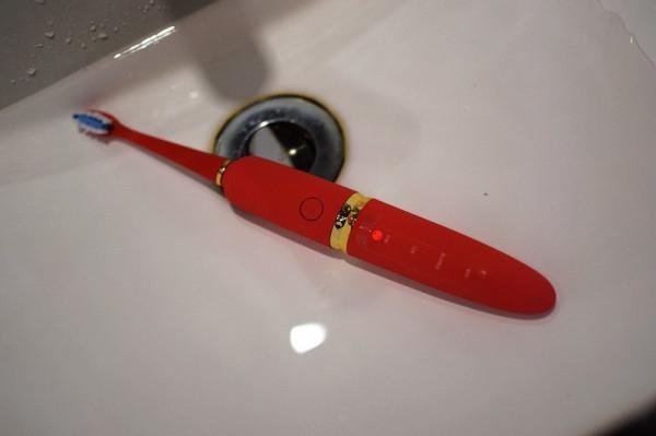 顏值超高 由內至外的清潔 TCL XESS D3光波智慧牙刷 顏值超高 由內至外的清潔 TCL XESS D3光波智慧牙刷