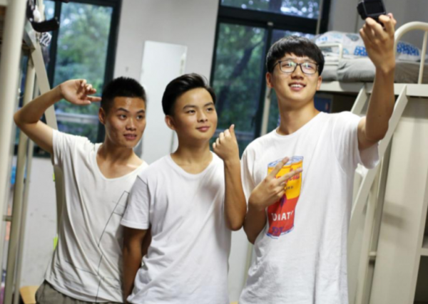 大學生為啥“國慶7天”不回家?學姐含淚袒露心聲,家長五味雜陳 大學生為啥“國慶7天”不回家?學姐含淚袒露心聲,家長五味雜陳