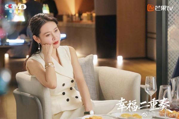 《幸福二重奏》：42歲殷桃毫無年齡感，孫藝洲搞降職儀式太有創意
