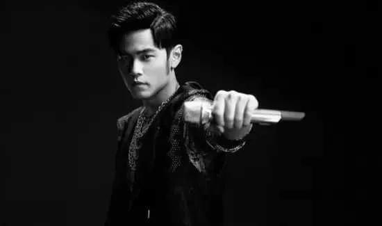 沒有周杰倫的命，卻有周杰倫的病，李榮浩飄了，還能拉回來嗎？