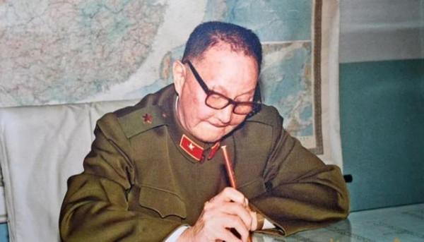 中國唯一“六星上將”洪學智：妻子現百歲高齡，兒子一省長一少將