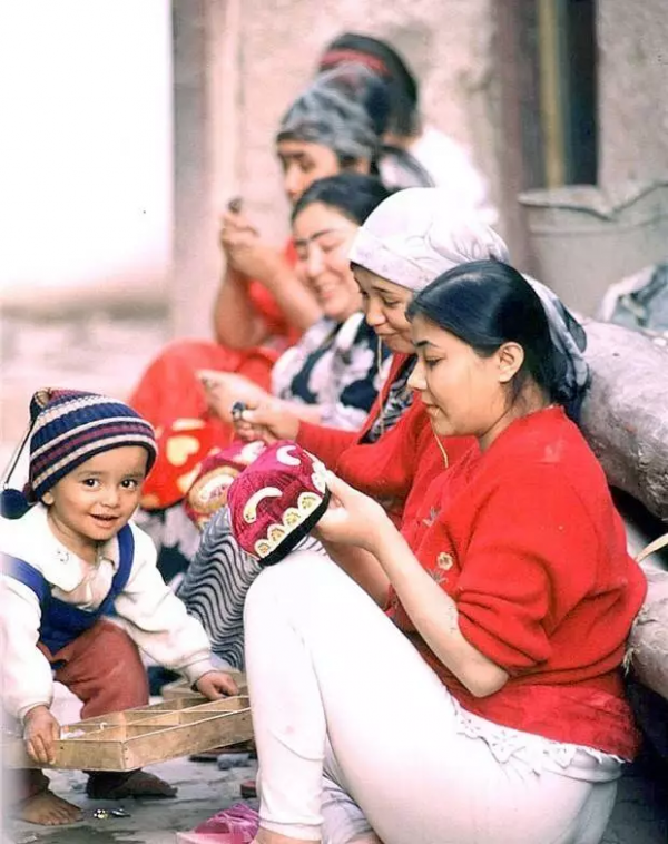 70年代難得一見的手工人老照片,好熟悉!有的快失傳… 70年代難得一見的手工人老照片,好熟悉!有的快失傳…