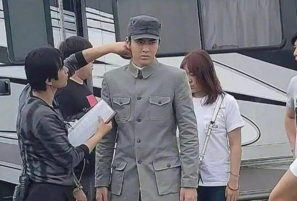 歷史劇《建國大業》戲骨雲集，黃海冰飾演毛澤東，劉勁王志文出演